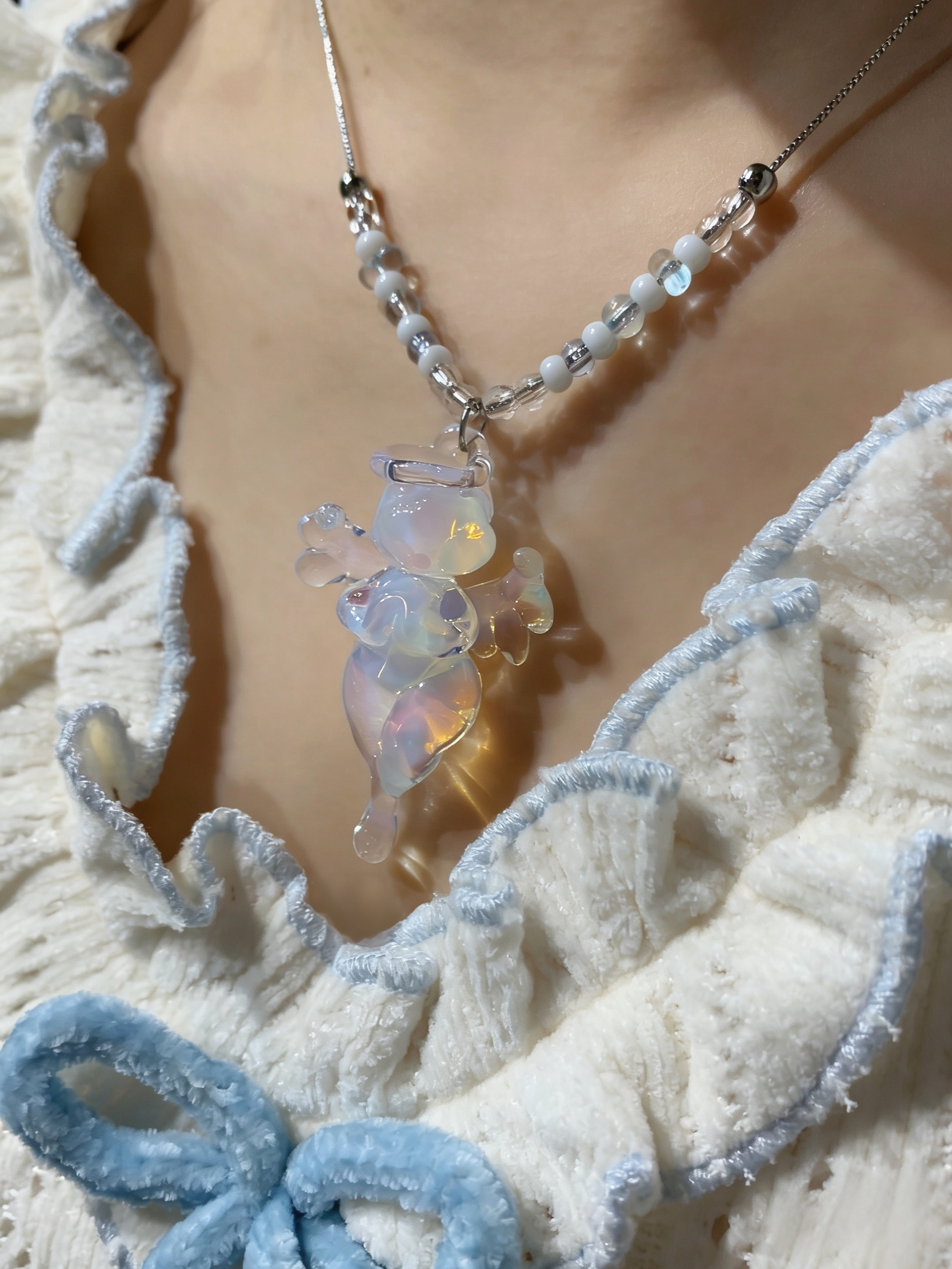 Handmade Glass Praying Angel Pendant – Cute Miniature Angel Jewelry, Unique Gift for Loved Ones - 图片 4