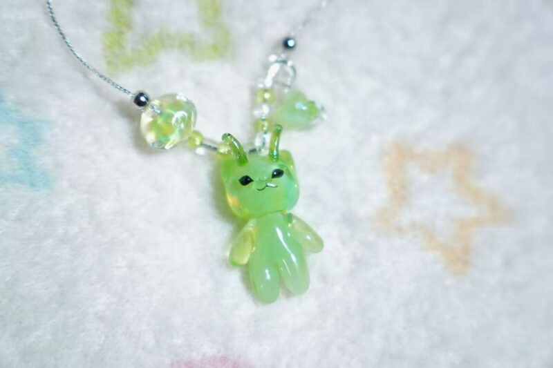 Meme Collection Alien Cat Glass Necklace – Handmade Cute Cat Jewelry, Unique Gift for Cat Lovers
