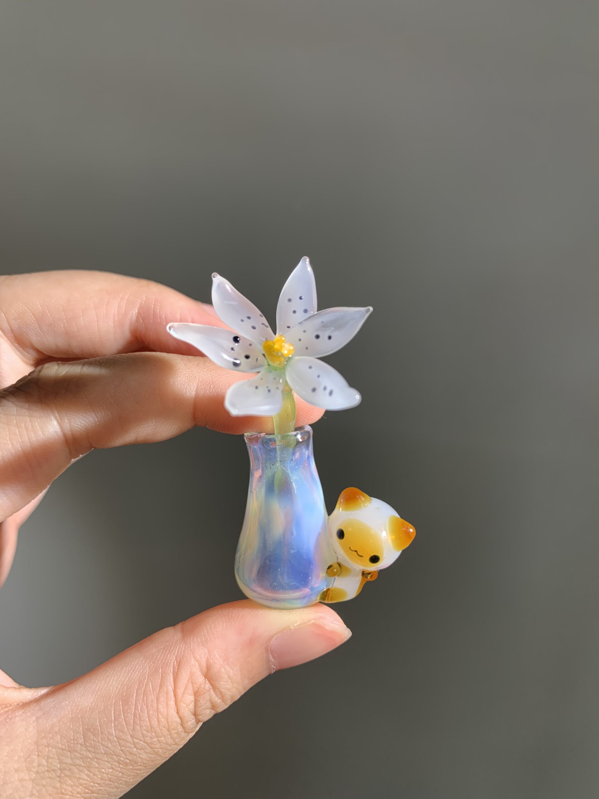 A little bear holding a vase — handmade, healing-style creative ornament.