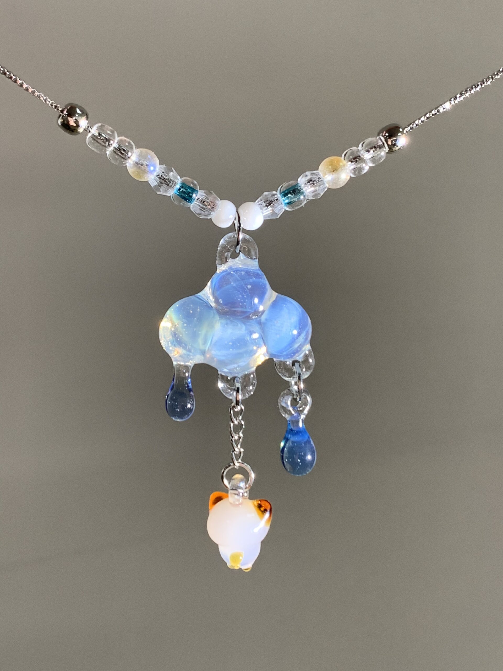 “Siamese Cat Under the Rain Cloud – Handmade Fairy Tale Themed Necklace, the Top Choice for Cat Lovers.” - 图片 3
