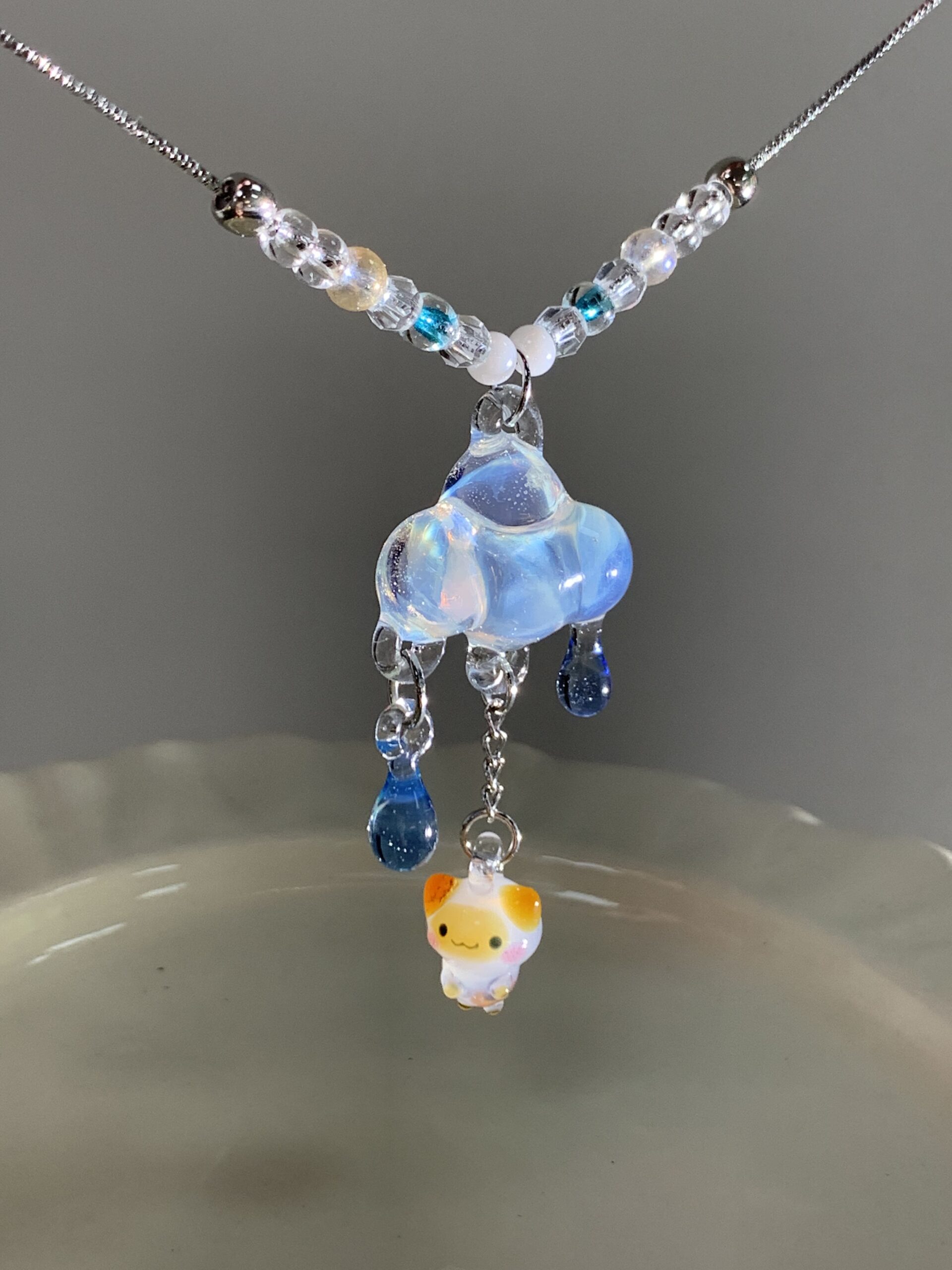 “Siamese Cat Under the Rain Cloud – Handmade Fairy Tale Themed Necklace, the Top Choice for Cat Lovers.” - 图片 6