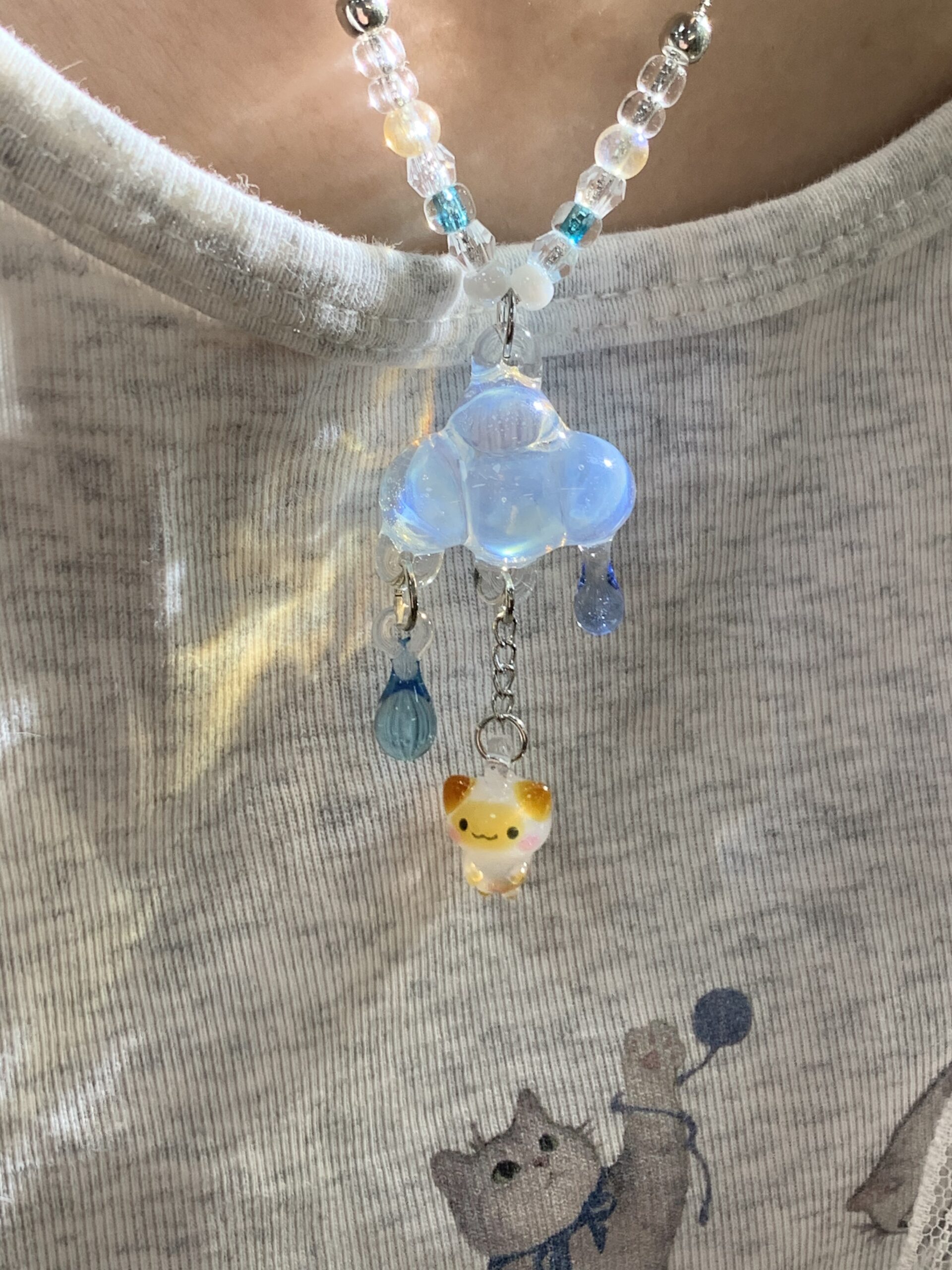 “Siamese Cat Under the Rain Cloud – Handmade Fairy Tale Themed Necklace, the Top Choice for Cat Lovers.” - 图片 5
