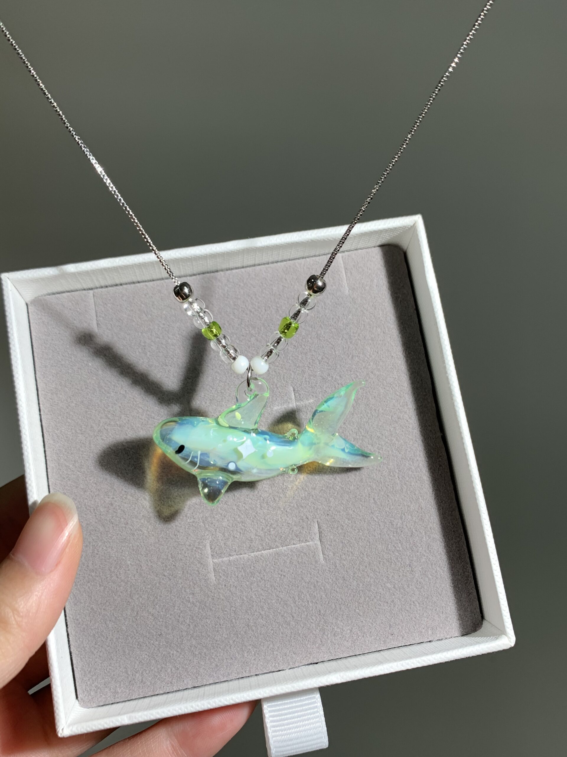 “Green Shark – Handmade Marine Creature Necklace, Offering Good Wishes from the Sea.” - 图片 6