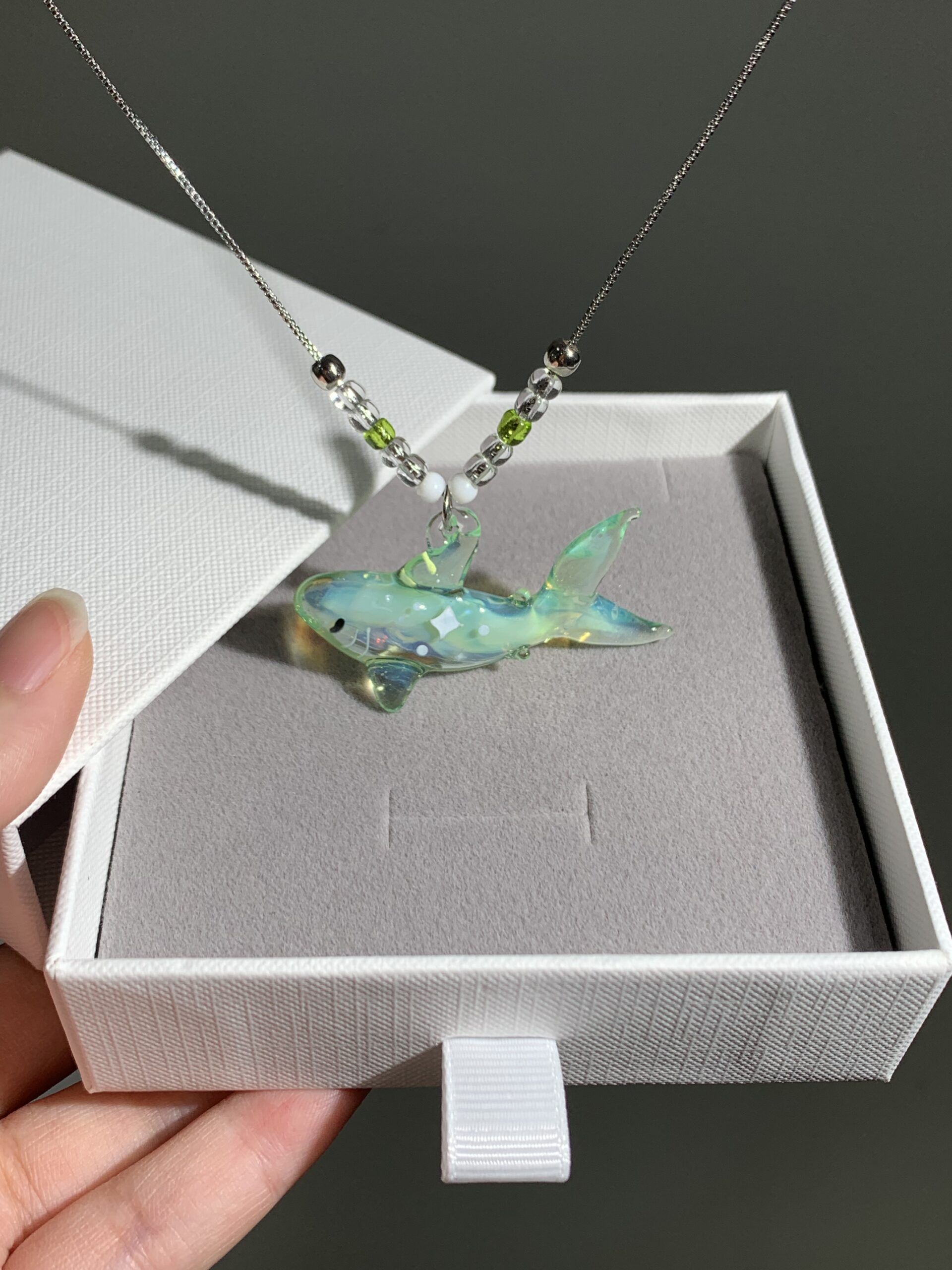 “Green Shark – Handmade Marine Creature Necklace, Offering Good Wishes from the Sea.” - 图片 4