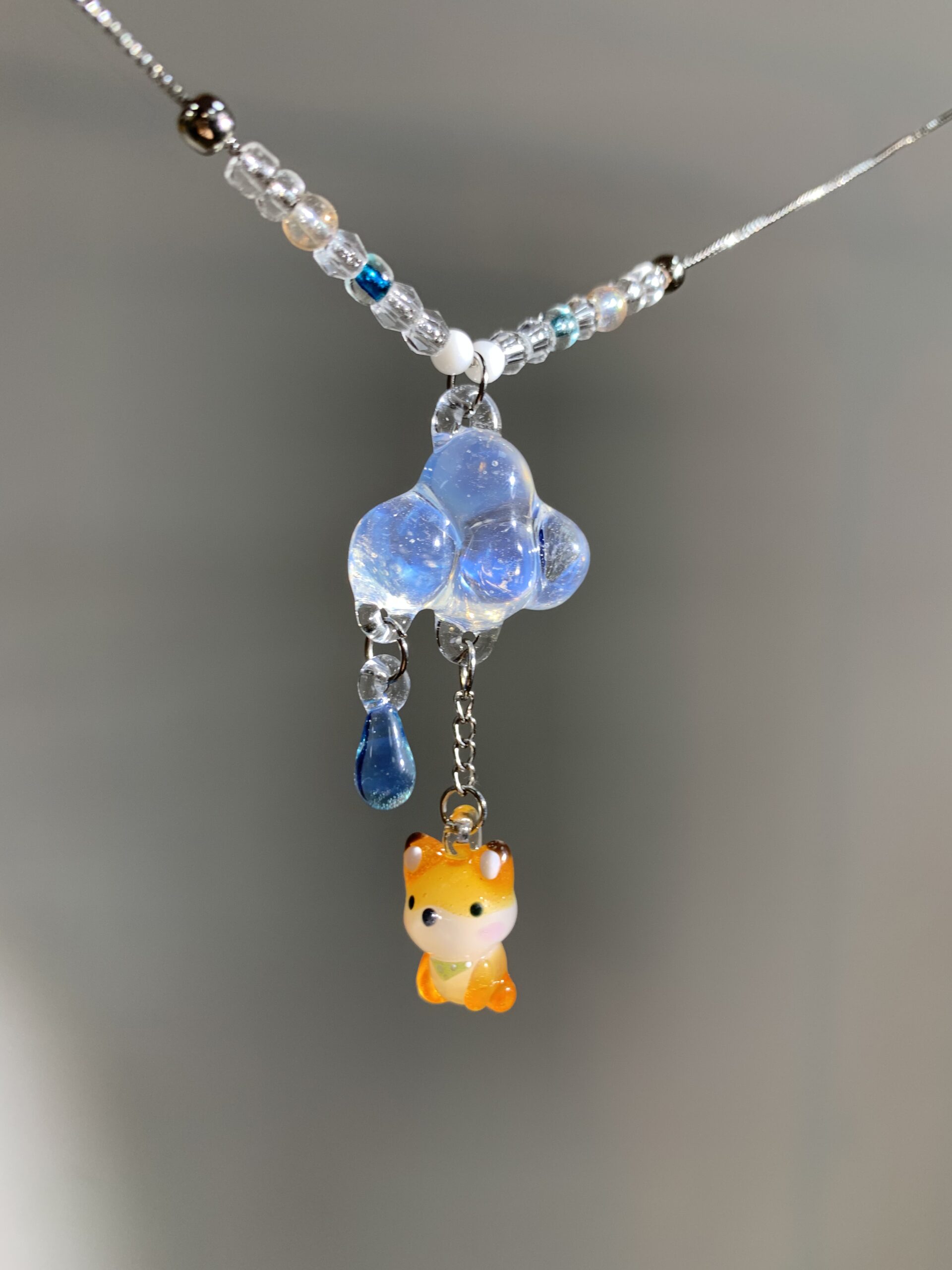 Fairy Tale Series: Little Fox Under the Cloud – Handmade Cute Fox Jewelry, a Playful and Whimsical Gift. - 图片 2