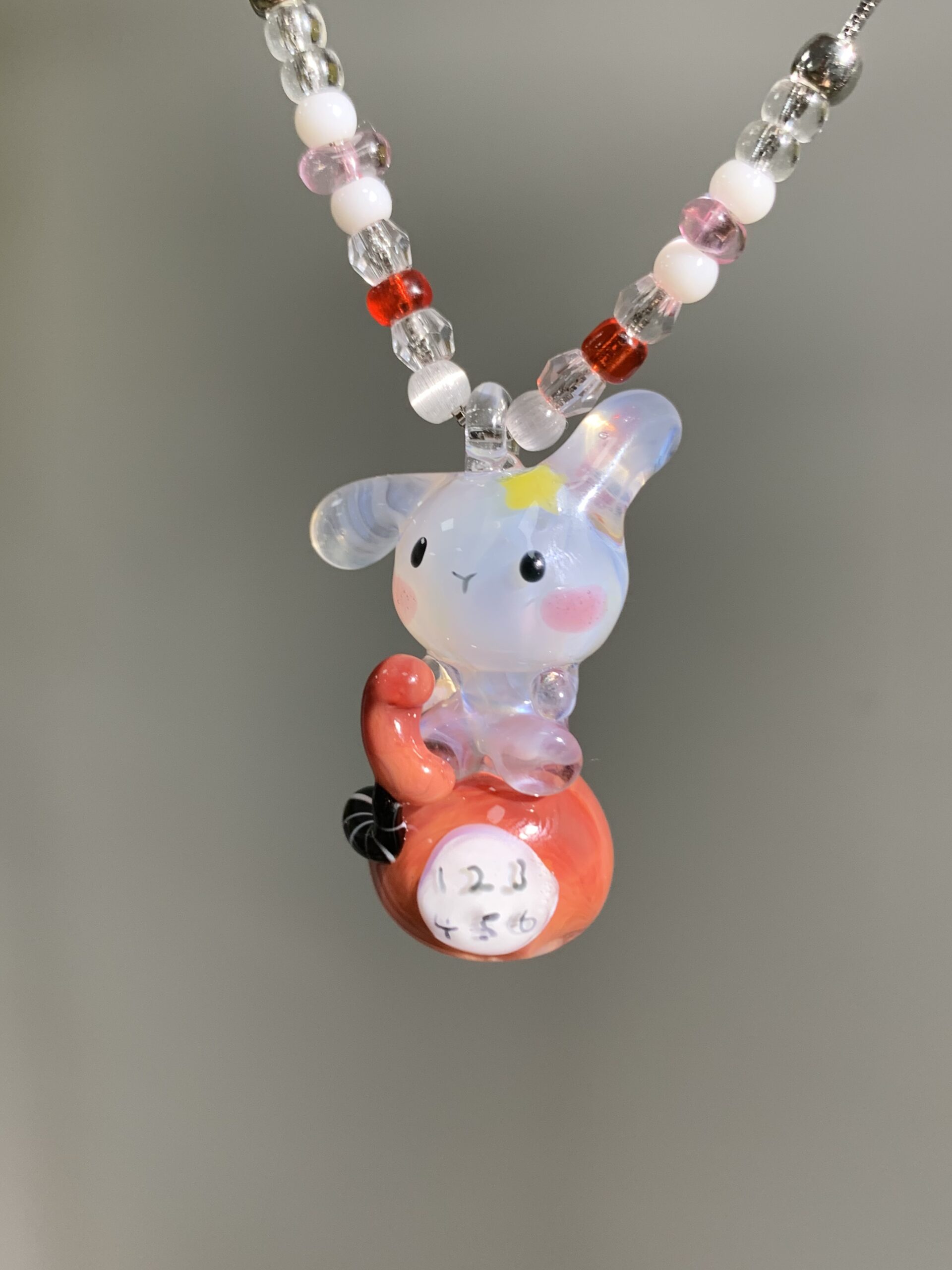 Handmade Glass Bunny Pendant Necklace – Cute Character Charm, Aesthetic Red Phone Design Jewelry - 图片 2