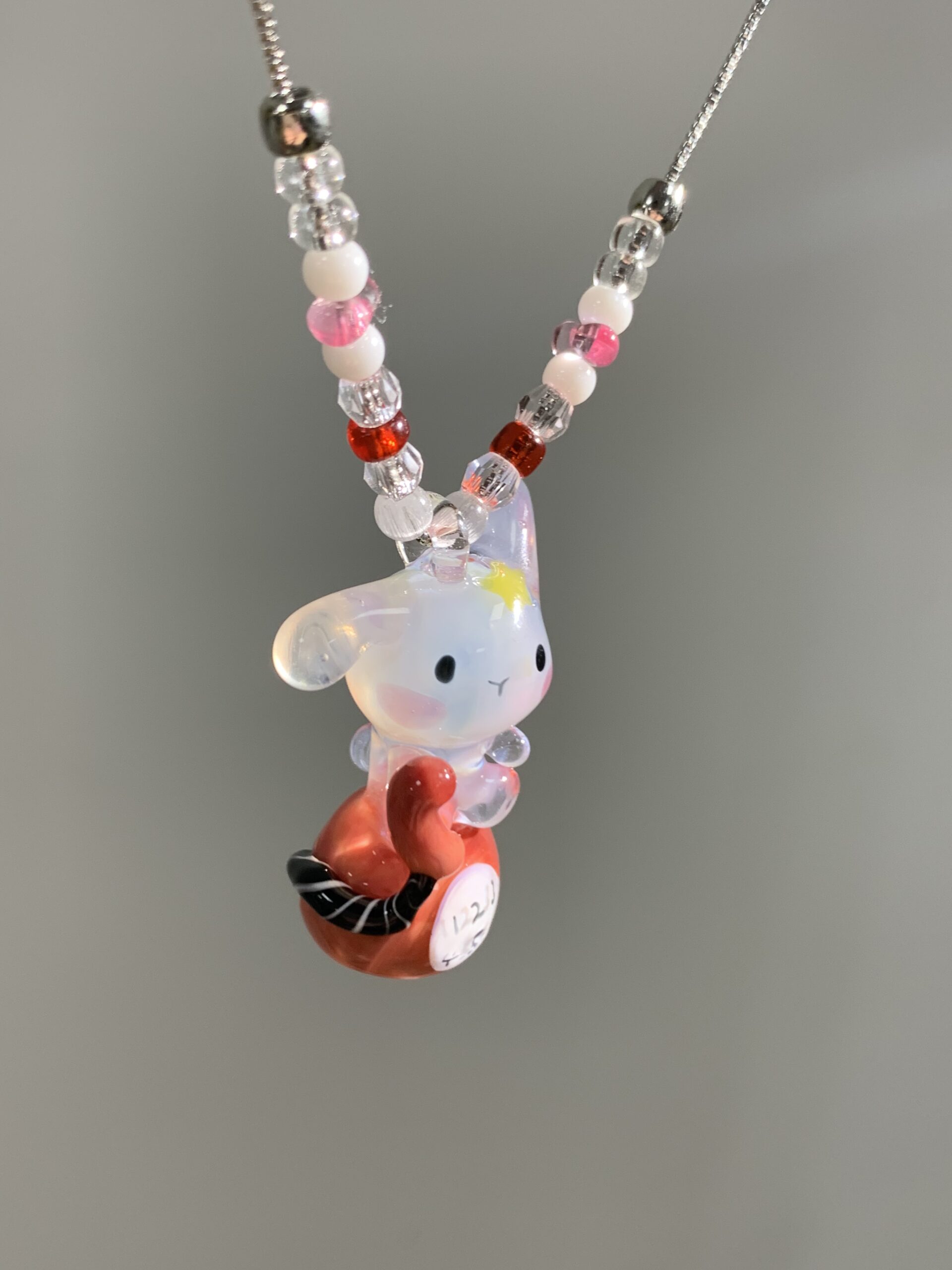 Handmade Glass Bunny Pendant Necklace – Cute Character Charm, Aesthetic Red Phone Design Jewelry - 图片 3