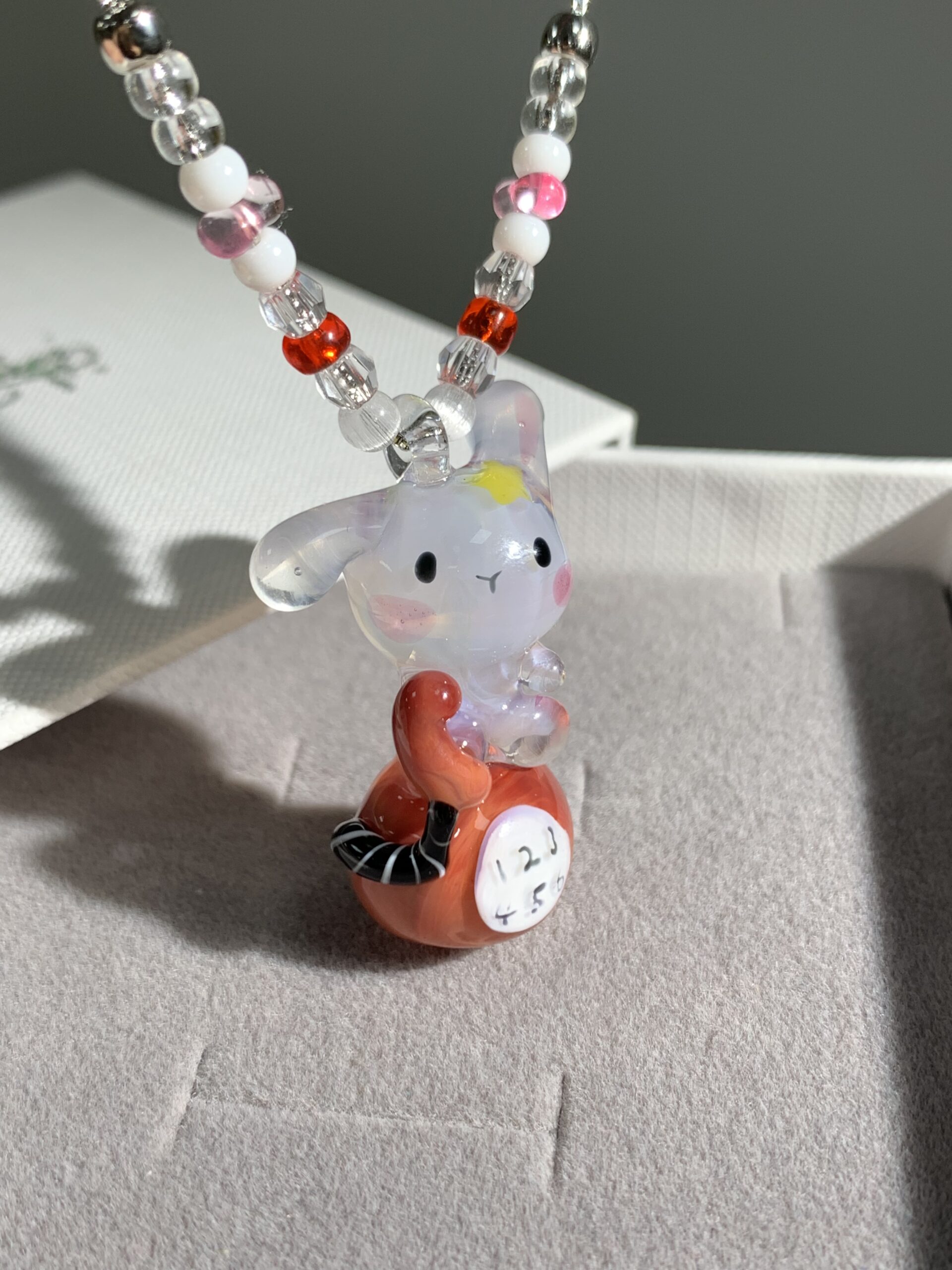 Handmade Glass Bunny Pendant Necklace – Cute Character Charm, Aesthetic Red Phone Design Jewelry - 图片 5