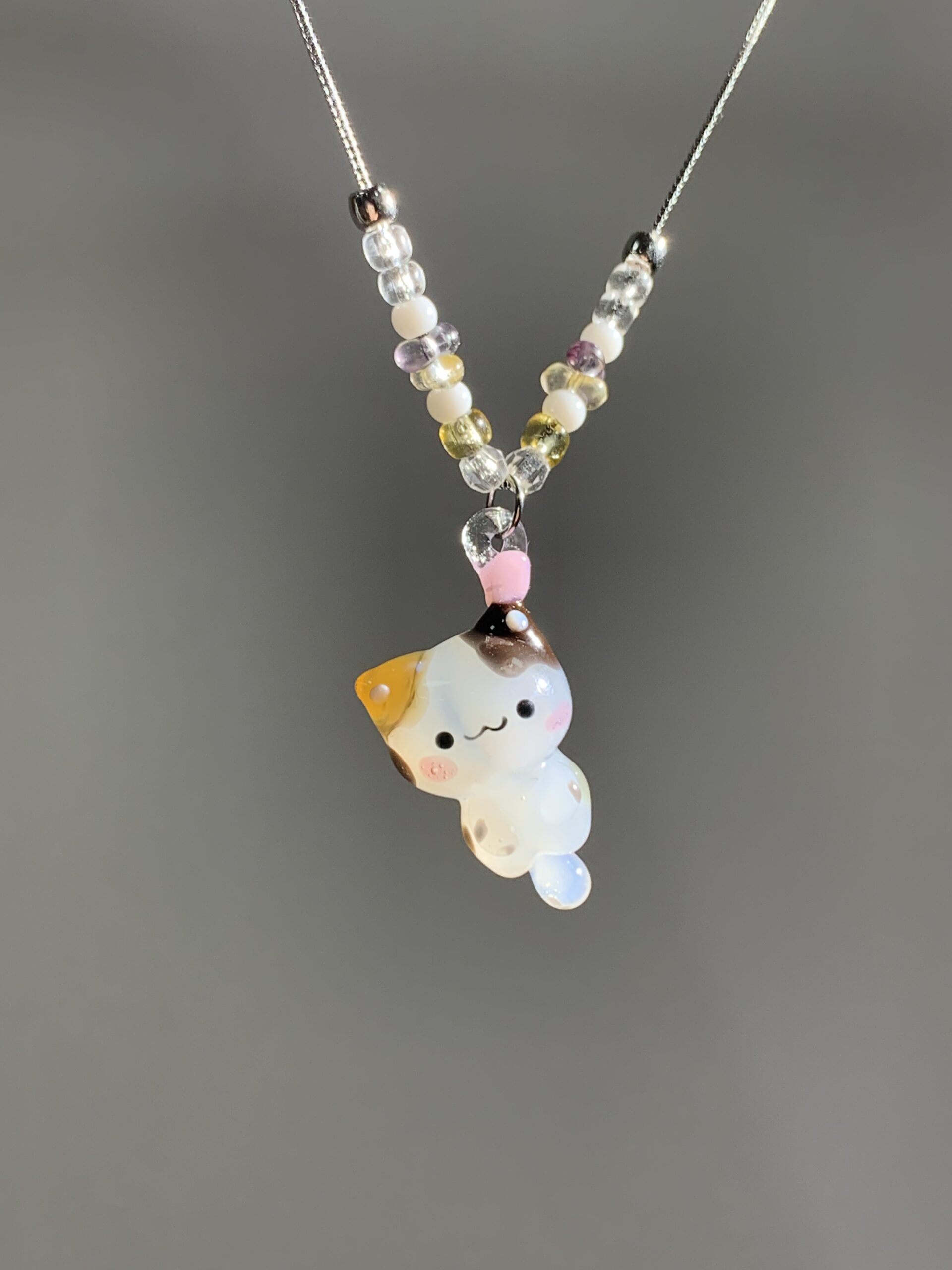 Handmade Glass Lucky Cat Pendant Necklace – Cute Maneki Neko Charm, Kawaii Aesthetic Jewelry
