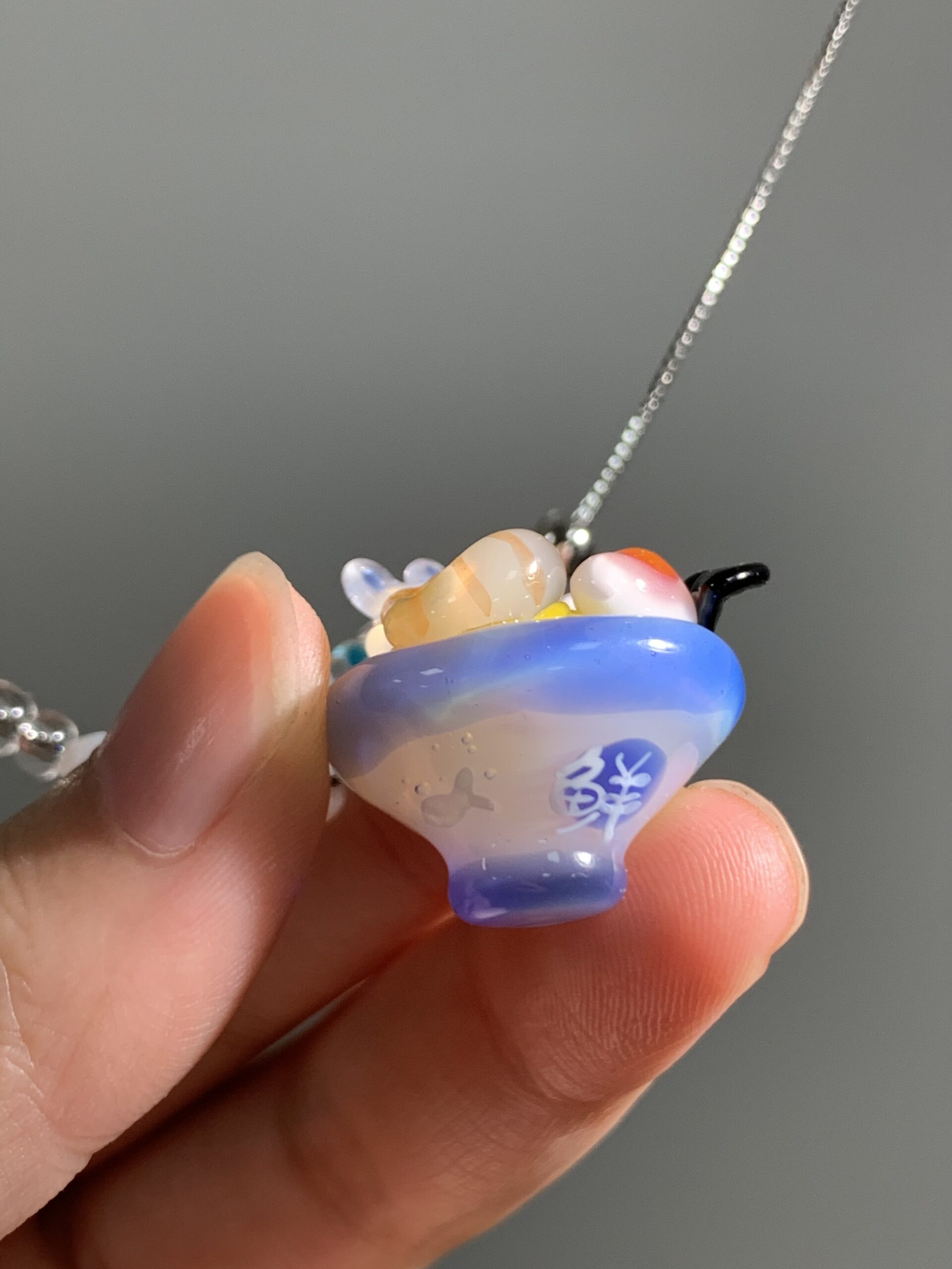 Handmade Glass Ramen Bowl Pendant Necklace – Cute Food Charm, Kawaii Aesthetic Jewelry - 图片 3