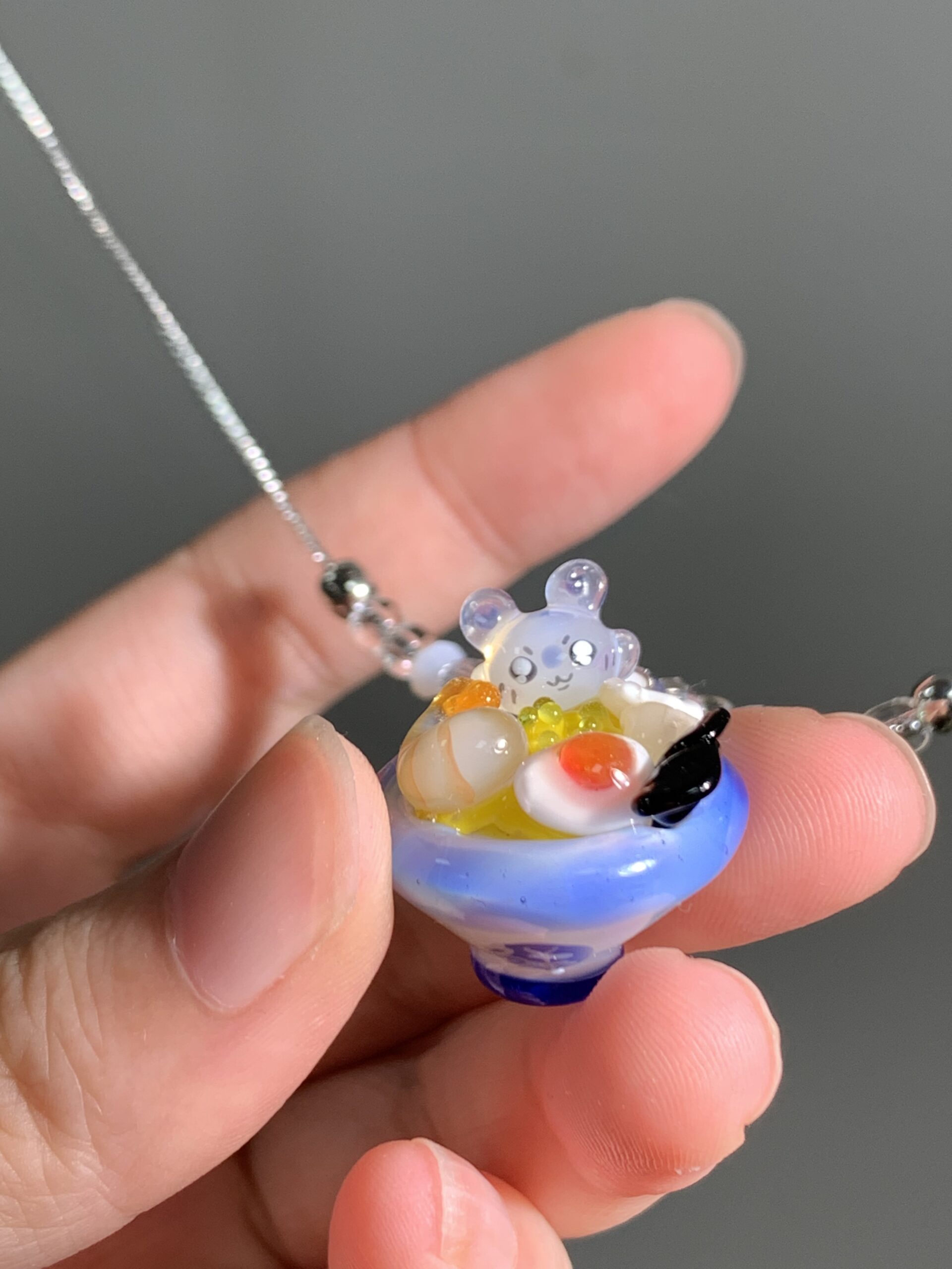 Handmade Glass Ramen Bowl Pendant Necklace – Cute Food Charm, Kawaii Aesthetic Jewelry - 图片 4