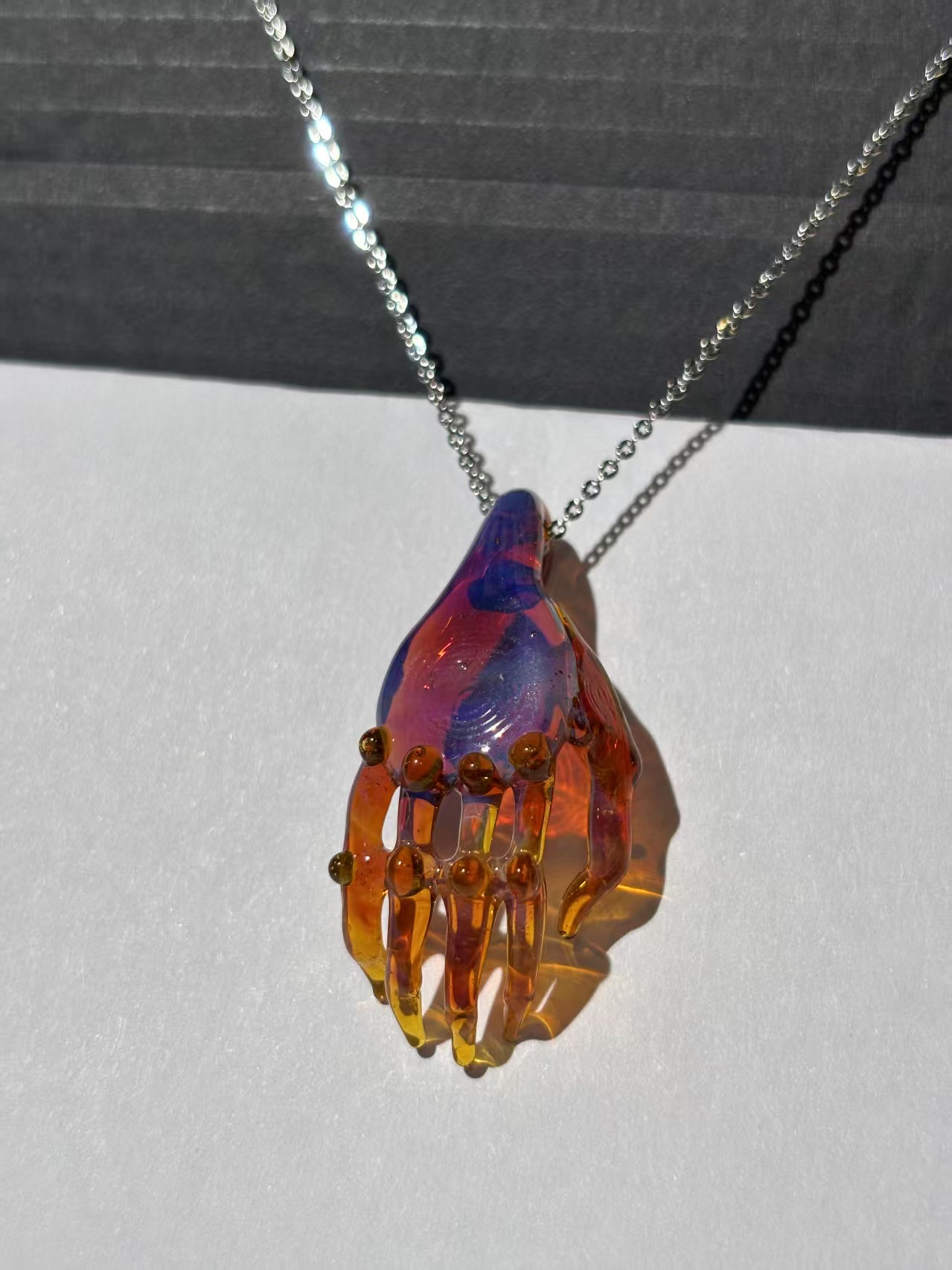 Lampwork Glass Hand Pendant - 图片 2